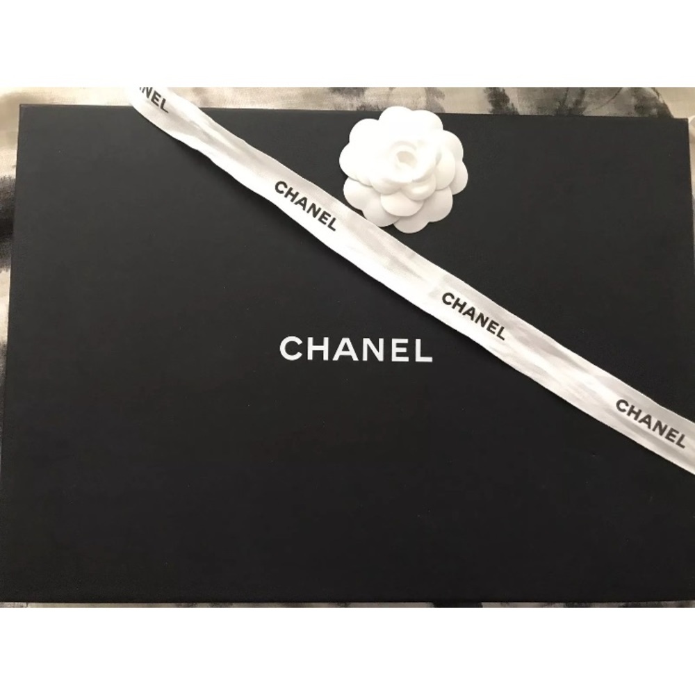 Chanel O Red Case Zipper Pouch With Charms! - Picture 7 of 7